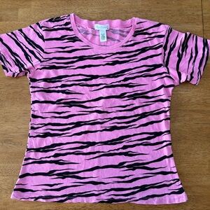 Full Tilt Scoop Neck Pink Tiger Print Tshirt. Medium